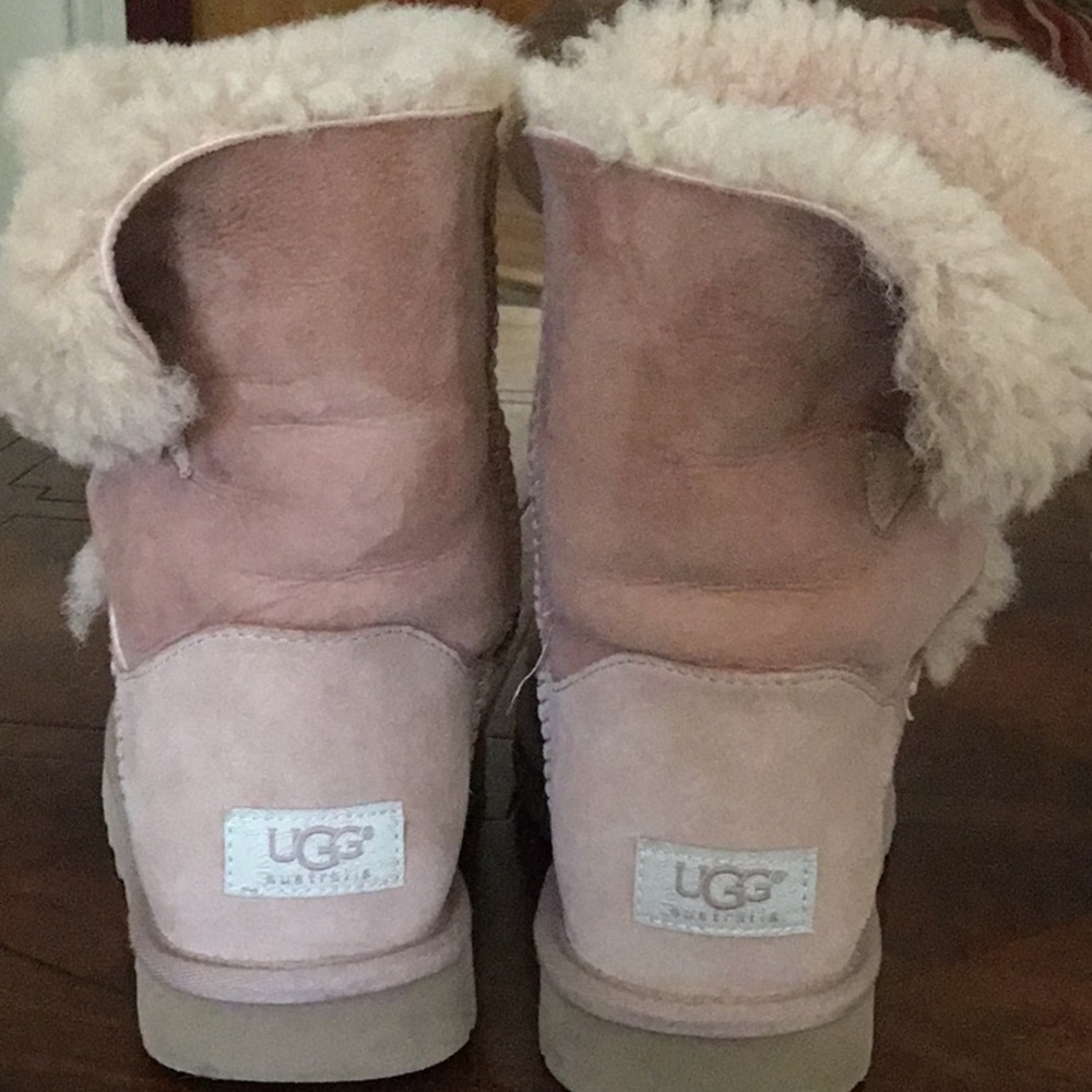 Ugg Bailey Button - image 2